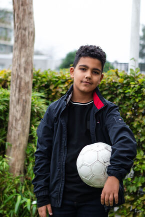 Let your child play adventurously 